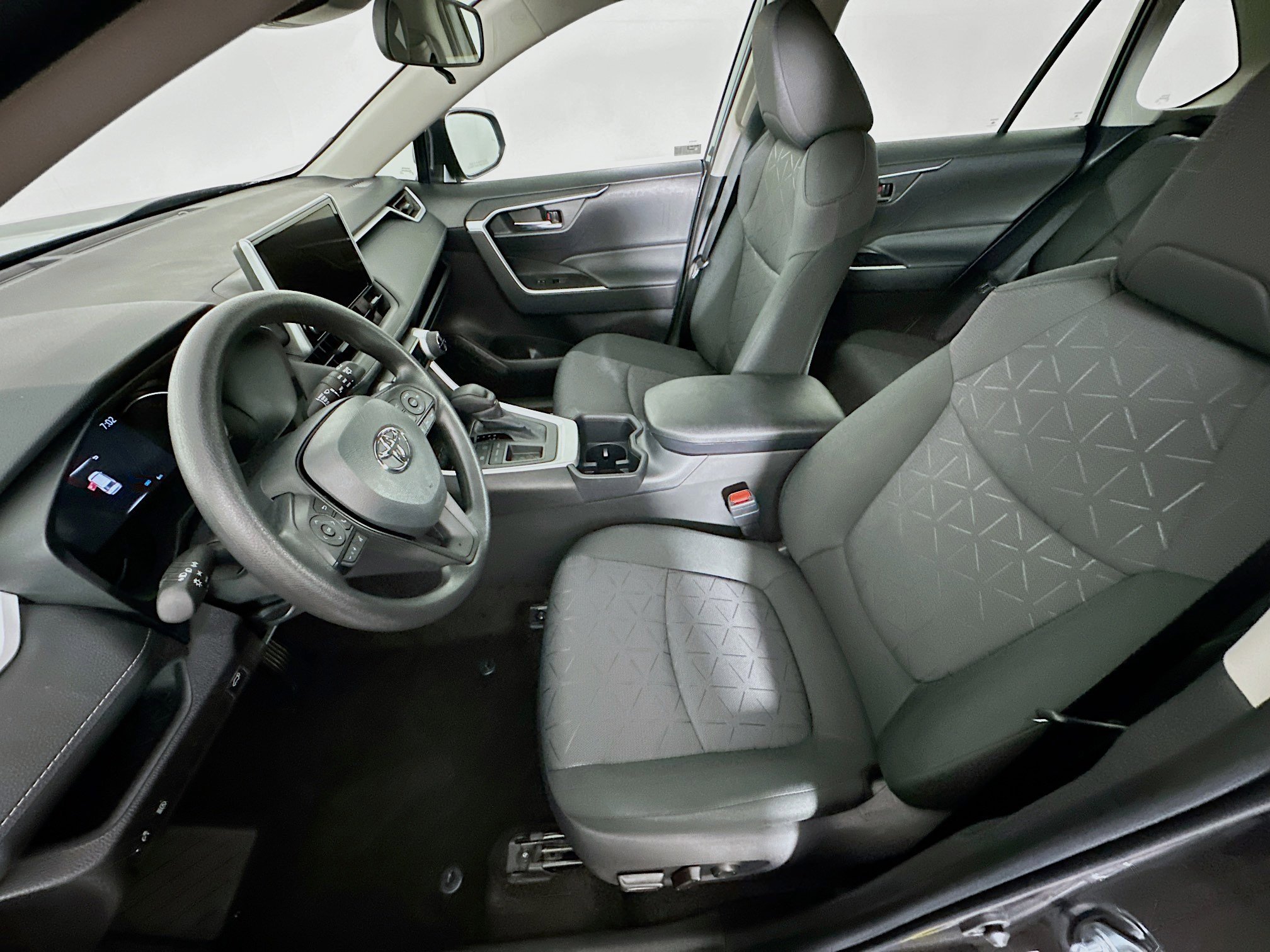 Used 2025 Toyota RAV4 XLE w/ Convenience Package image 13