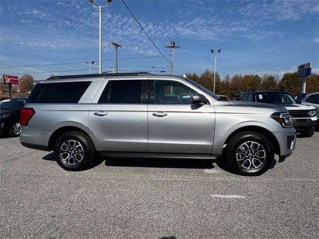 Used 2024 Ford Expedition Max XLT image 2