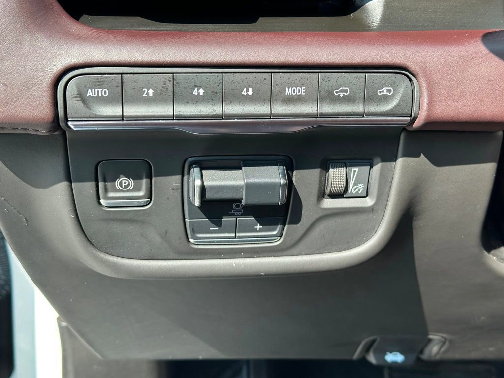 Used 2023 Cadillac Escalade Sport Platinum w/ LPO, ONYX Package AWD/4WD image 21