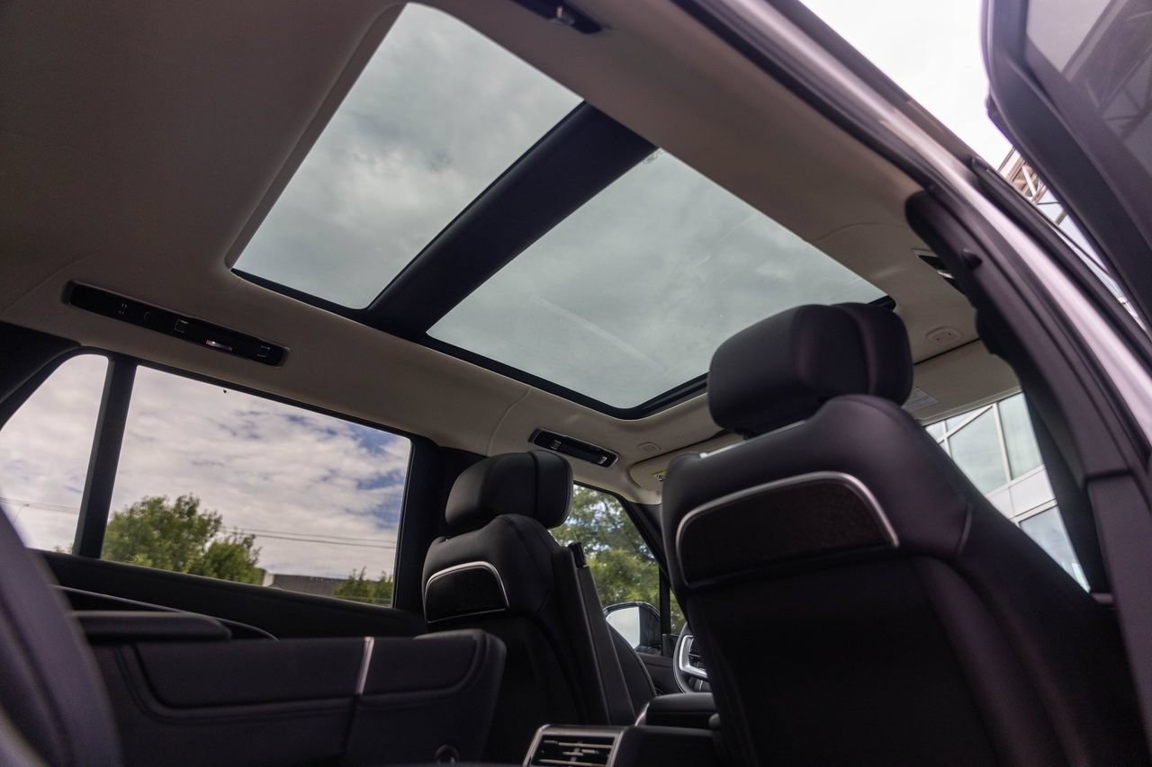 Used 2025 Land Rover Range Rover Long Wheelbase Autobiography AWD/4WD image 48