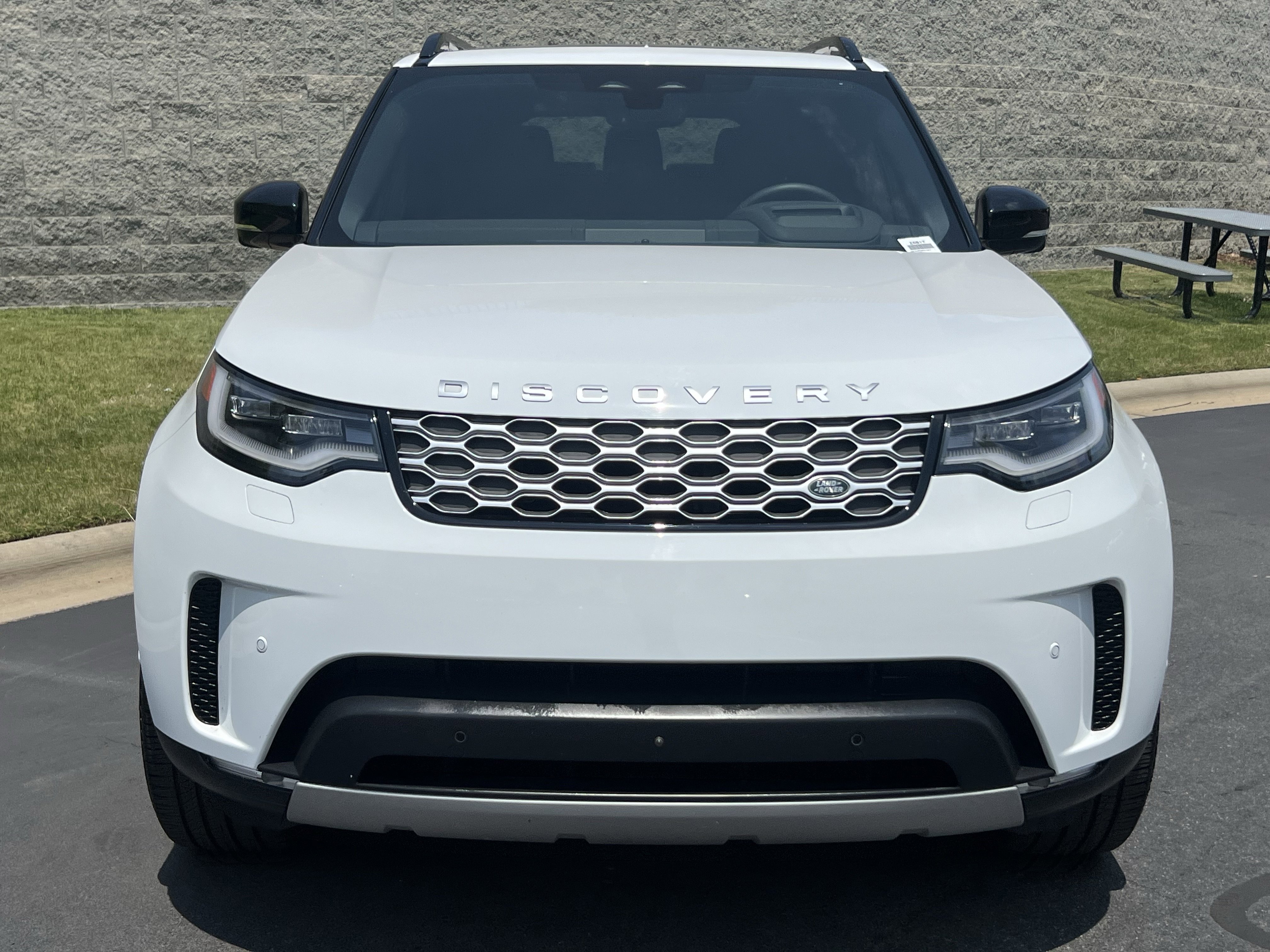 Certified 2025 Land Rover Discovery S AWD/4WD image 10