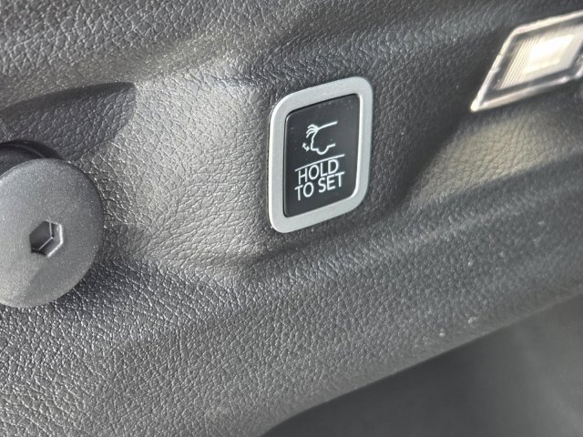 New 2026 Jeep Grand Cherokee L 2WD image 9
