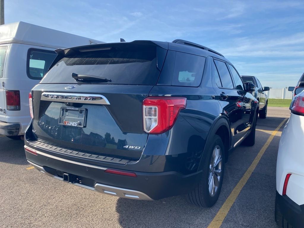 Used 2023 Ford Explorer XLT w/ Equipment Group 202A AWD/4WD image 8