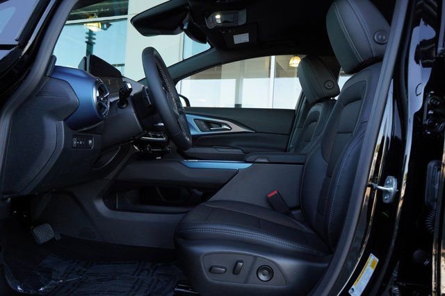 New 2025 Chevrolet Equinox EV LT image 23