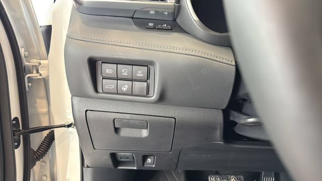 Used 2026 Toyota Highlander Platinum AWD/4WD image 17