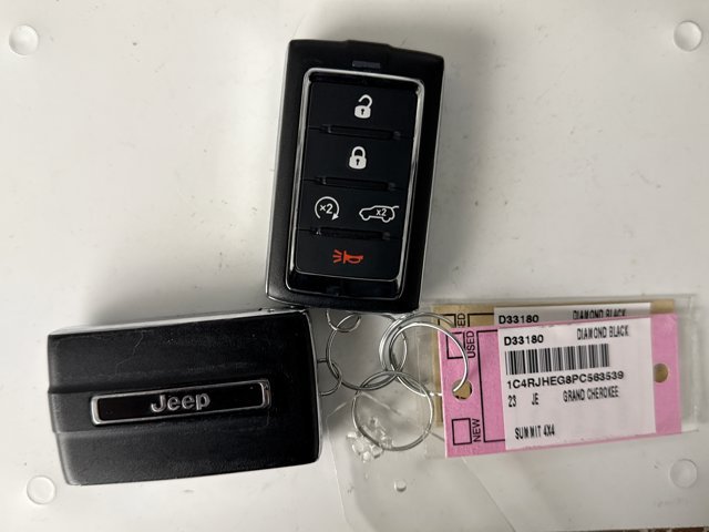 Used 2023 Jeep Grand Cherokee Summit AWD/4WD image 22