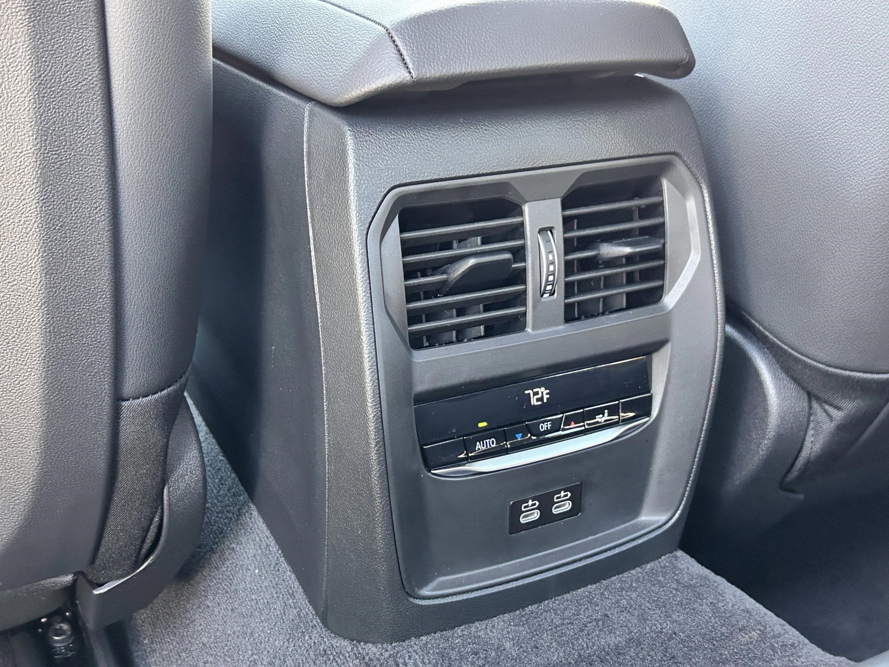 Used 2026 BMW 330i Sedan w/ Convenience Package image 27