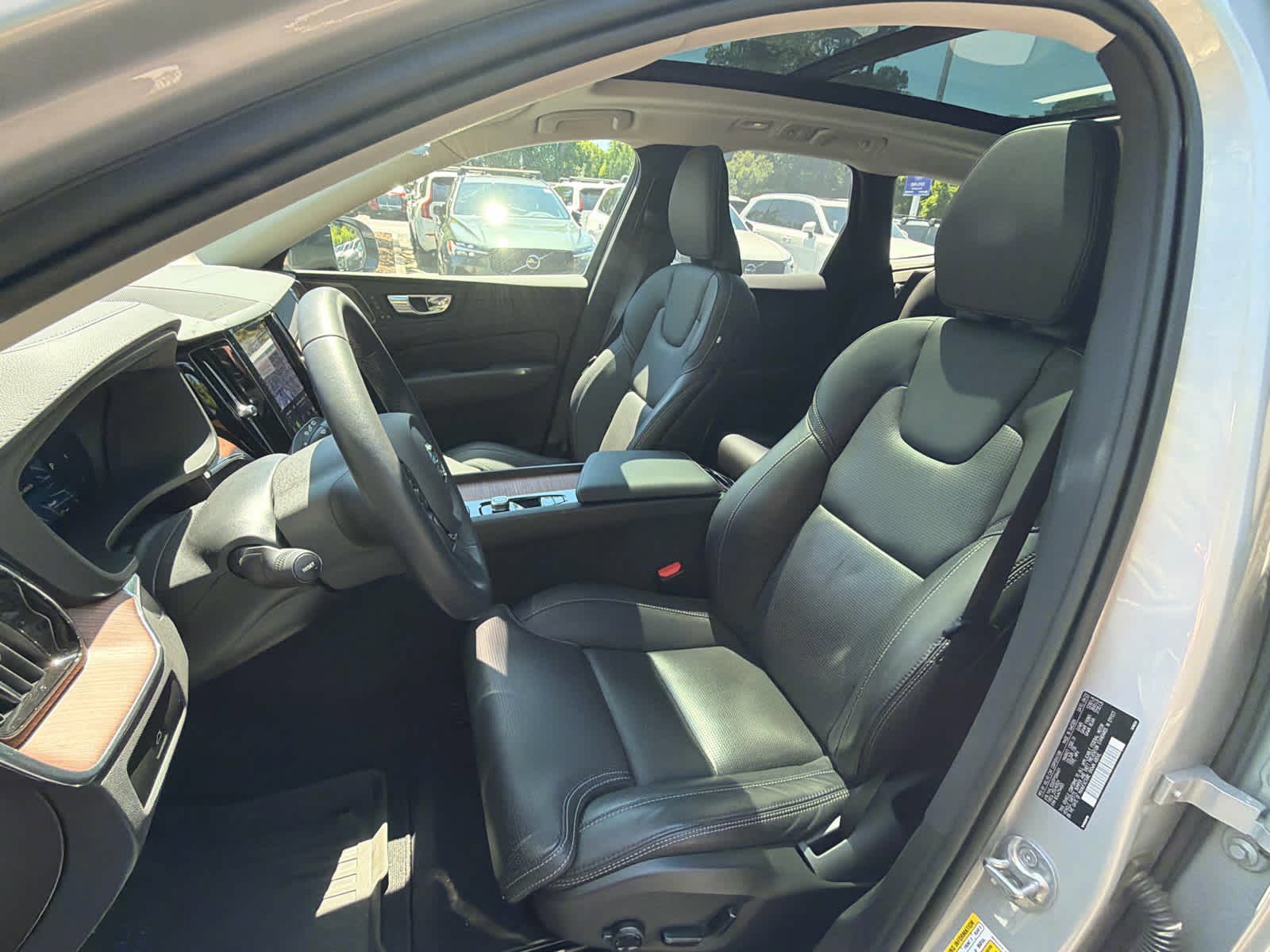 Used 2023 Volvo XC60 B5 Ultimate w/ Climate Package FWD image 28