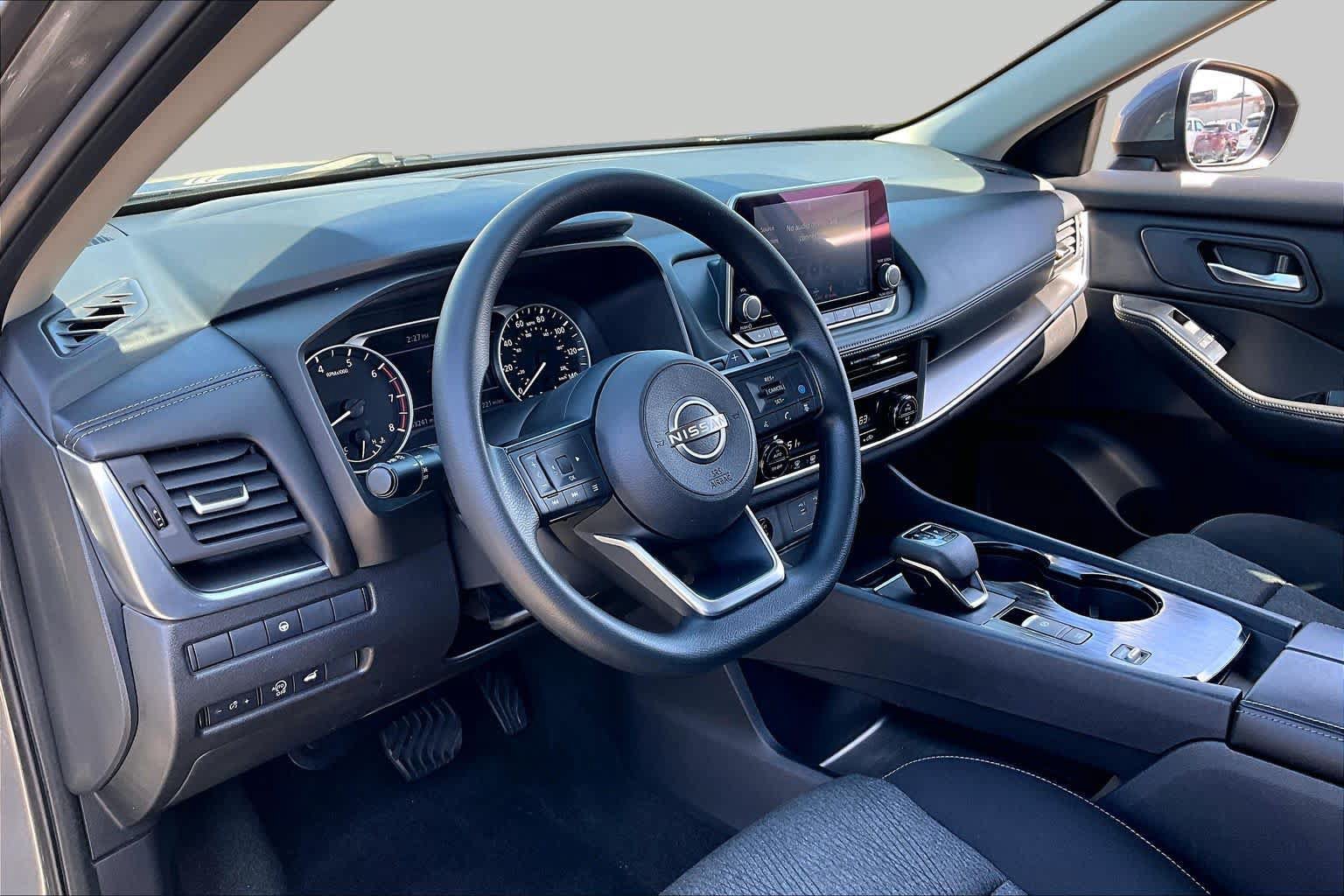 Certified 2024 Nissan Rogue SV FWD image 18