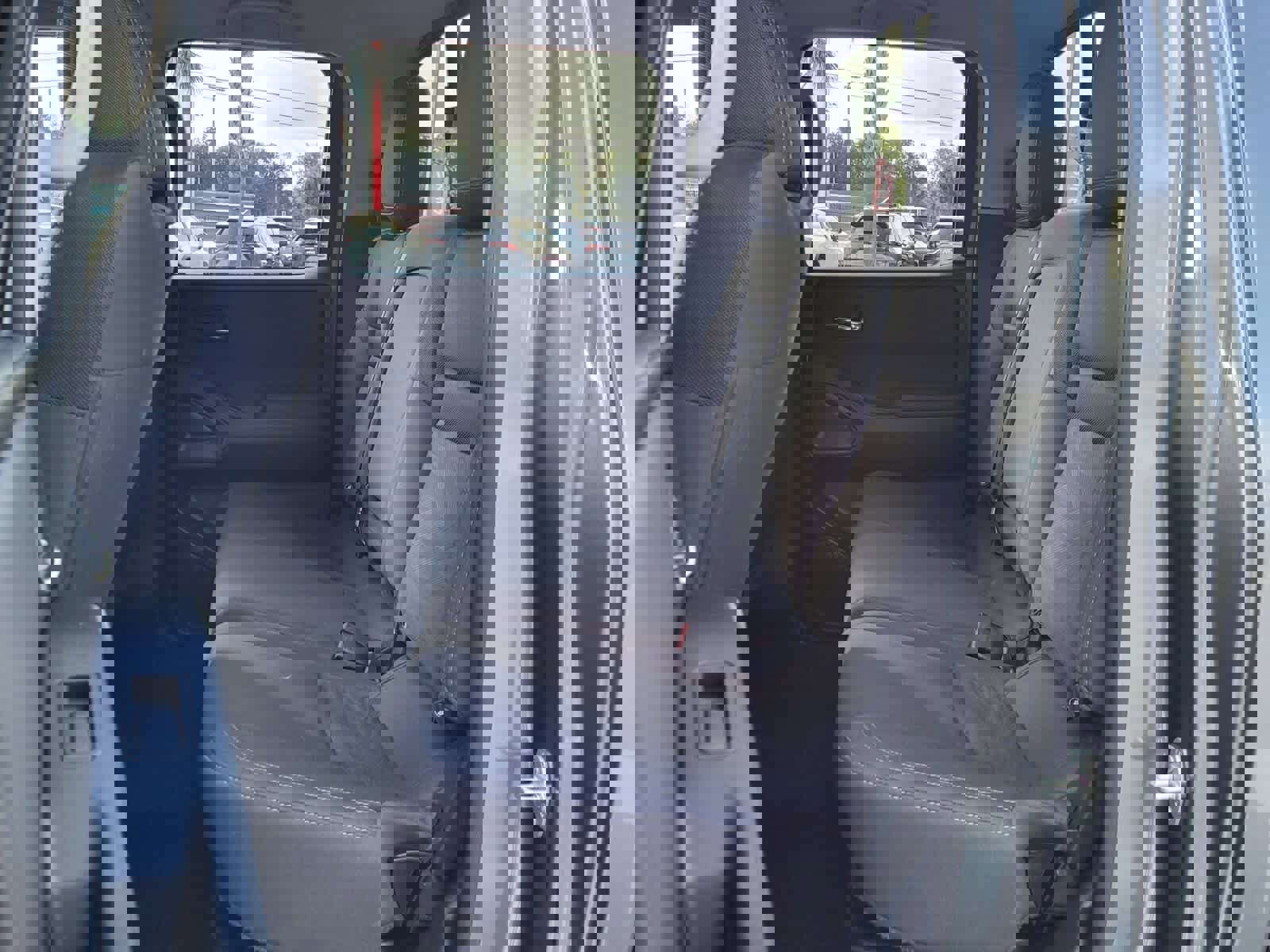 Used 2023 Nissan Frontier SV w/ SV Convenience Package image 4