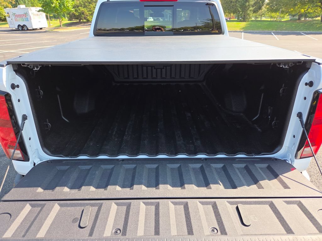 Used 2025 Chevrolet Colorado ZR2 w/ Technology Package AWD/4WD image 32