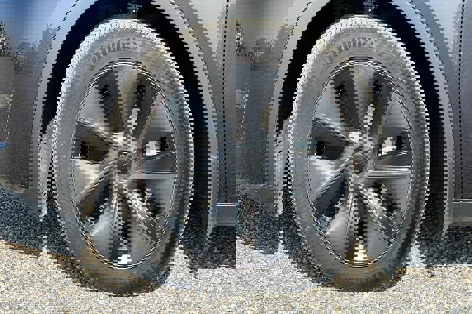 Used 2024 Tesla Model Y Long Range image 36