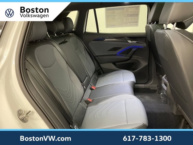New 2025 Volkswagen Tiguan SE R-Line image 12