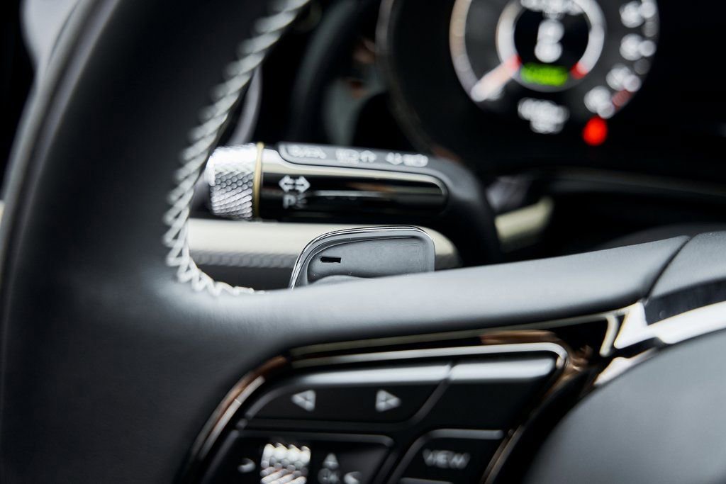 Used 2025 Bentley Flying Spur Plug-In Hybrid image 64