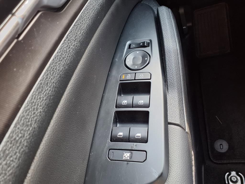 Used 2026 Kia Sportage EX FWD image 24