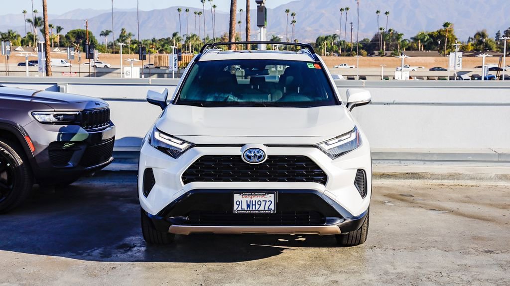 Used 2024 Toyota RAV4 SE image 3