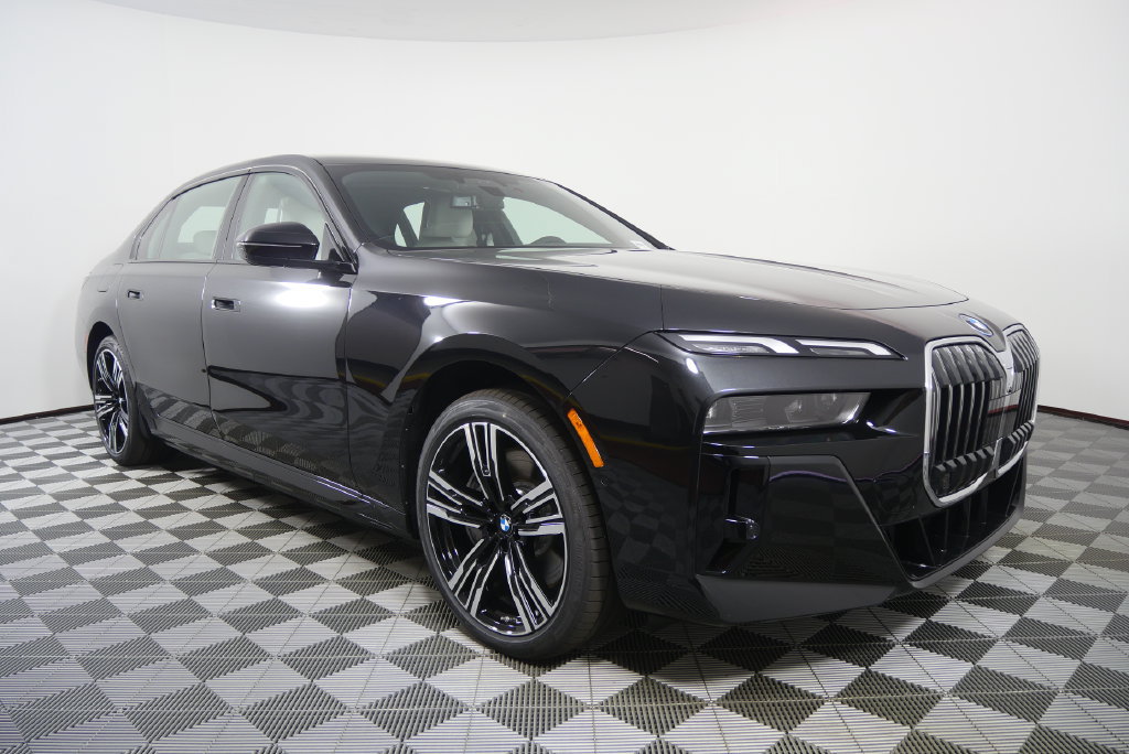 New 2026 BMW 750e xDrive AWD/4WD image 2