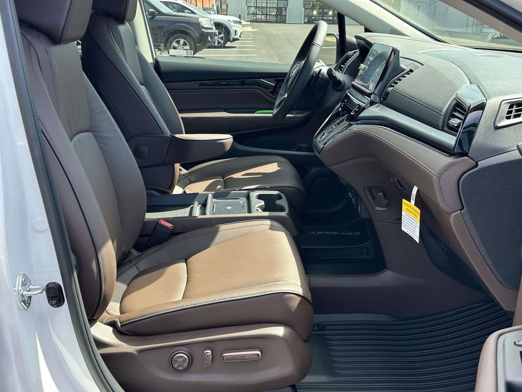New 2026 Honda Odyssey Touring image 6