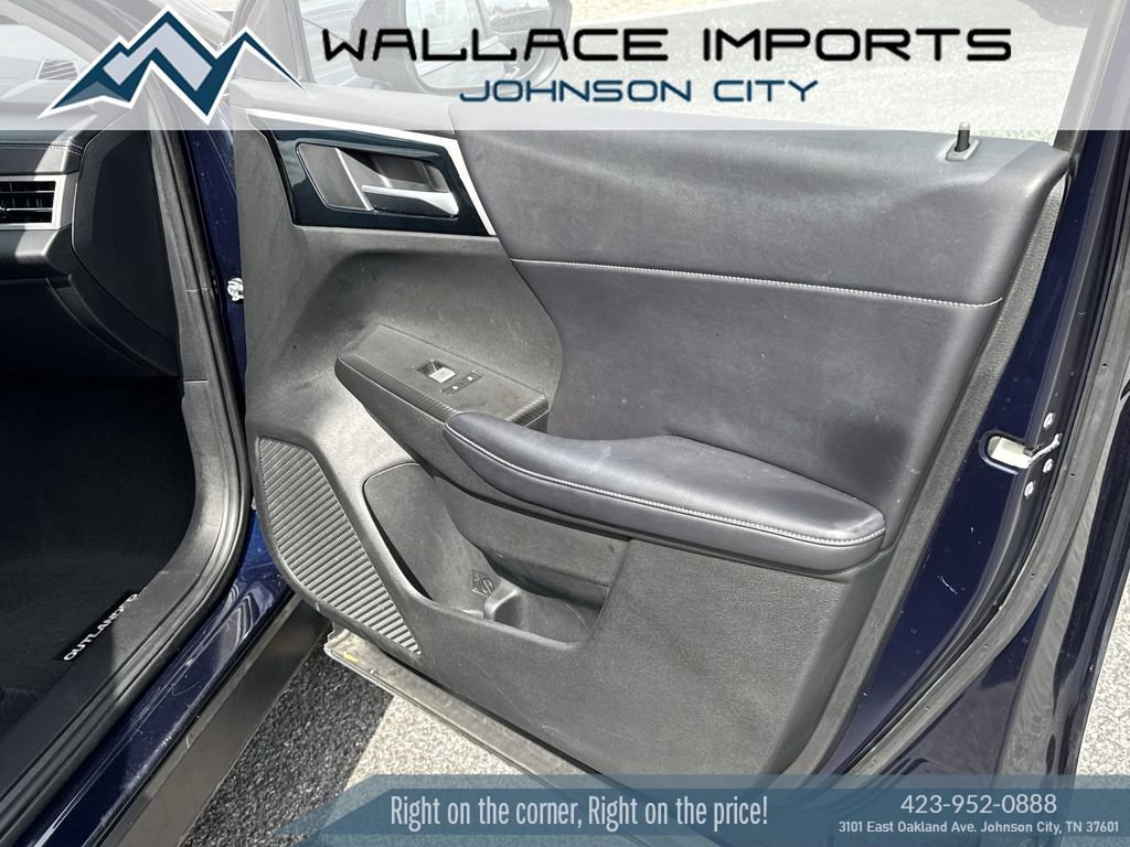 Used 2023 Mitsubishi Outlander SE image 39