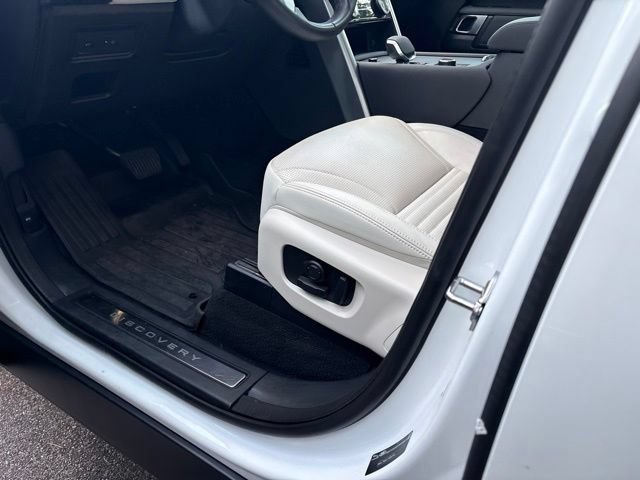 Certified 2025 Land Rover Discovery S AWD/4WD image 5