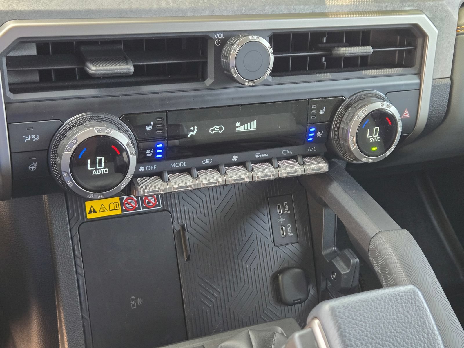 Used 2025 Toyota 4Runner Trailhunter AWD/4WD image 18