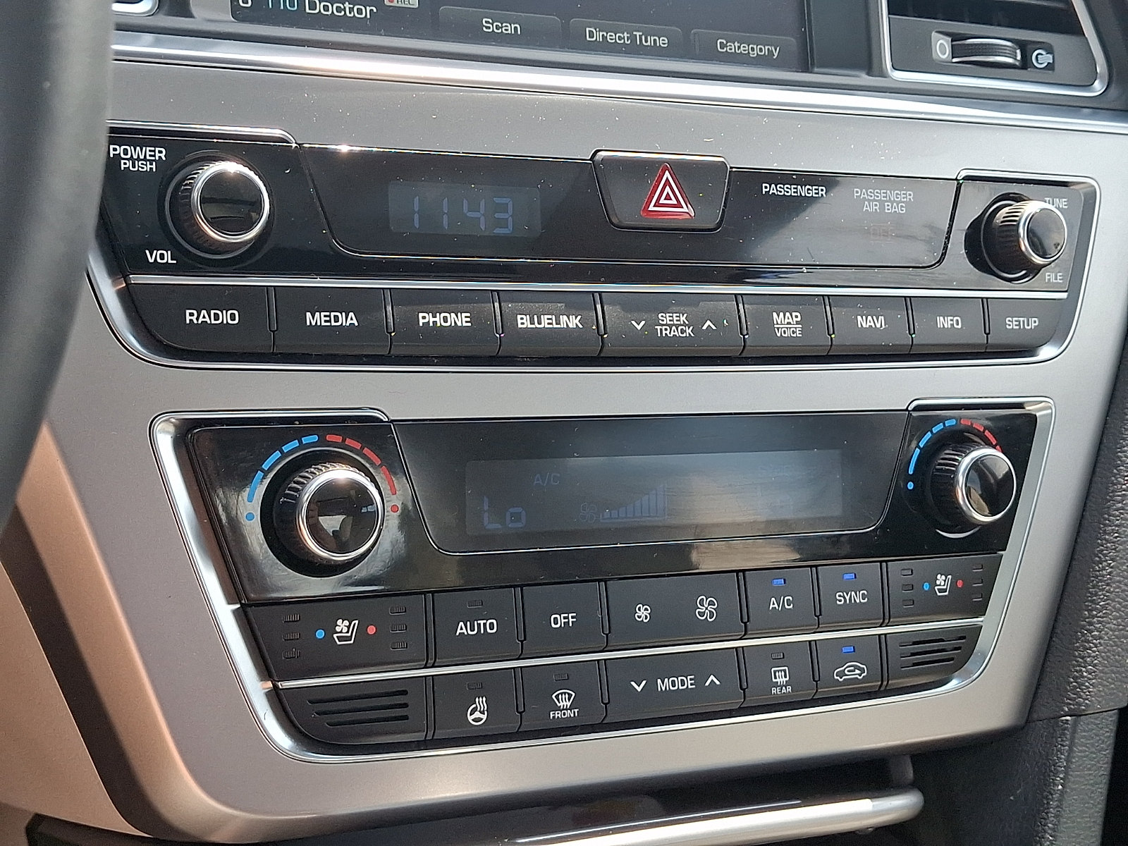 Used 2015 Hyundai Sonata Limited w/ Option Group 06 FWD image 16