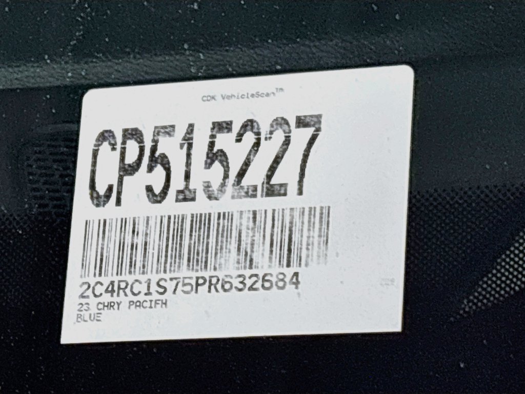 Used 2023 Chrysler Pacifica Limited FWD image 24