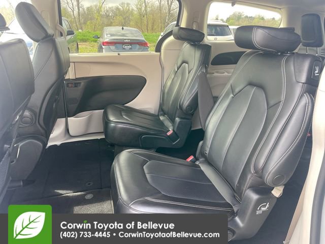 Used 2023 Chrysler Pacifica Touring-L image 25