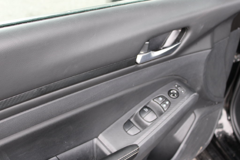 Used 2025 Nissan Altima 2.5 SV FWD image 13