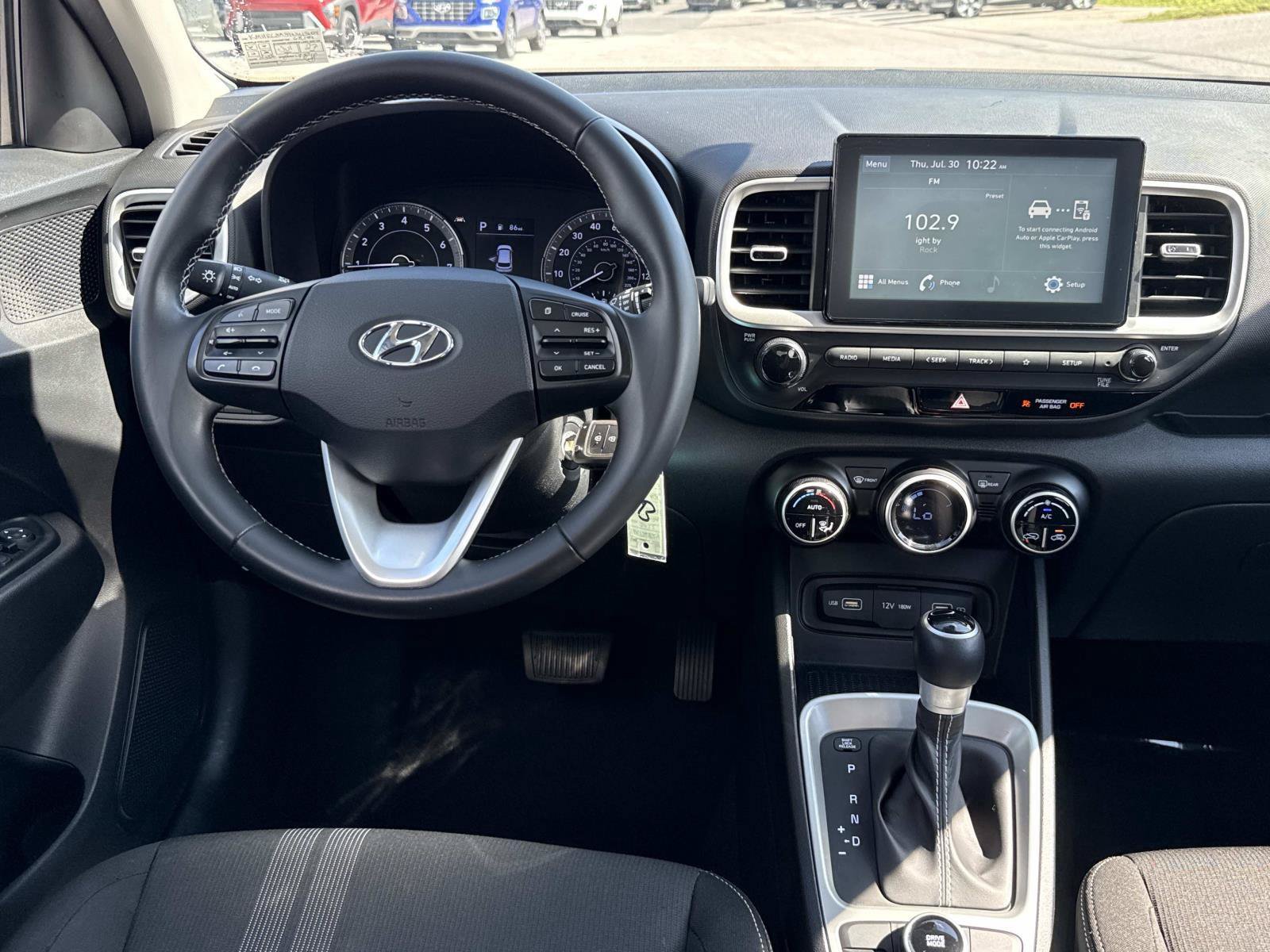 Certified 2022 Hyundai Venue SEL FWD image 2