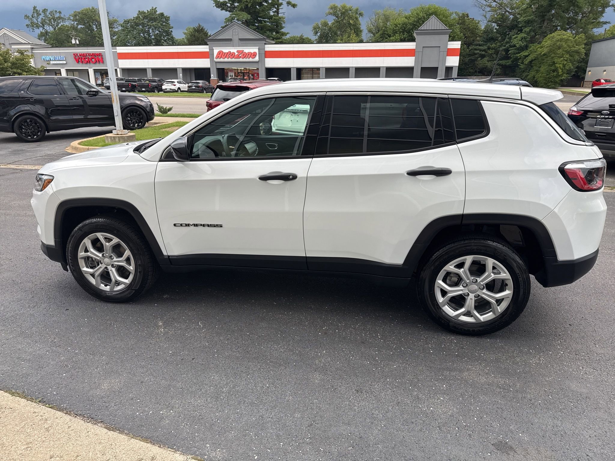 Used 2024 Jeep Compass Sport image 5