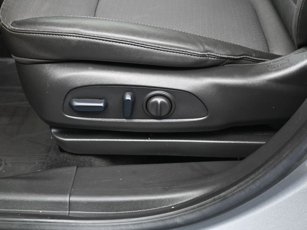 Used 2023 Buick Encore GX Select w/ Sport Touring Package image 11