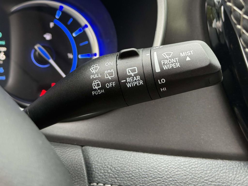 Used 2024 Chrysler Pacifica Select FWD image 28