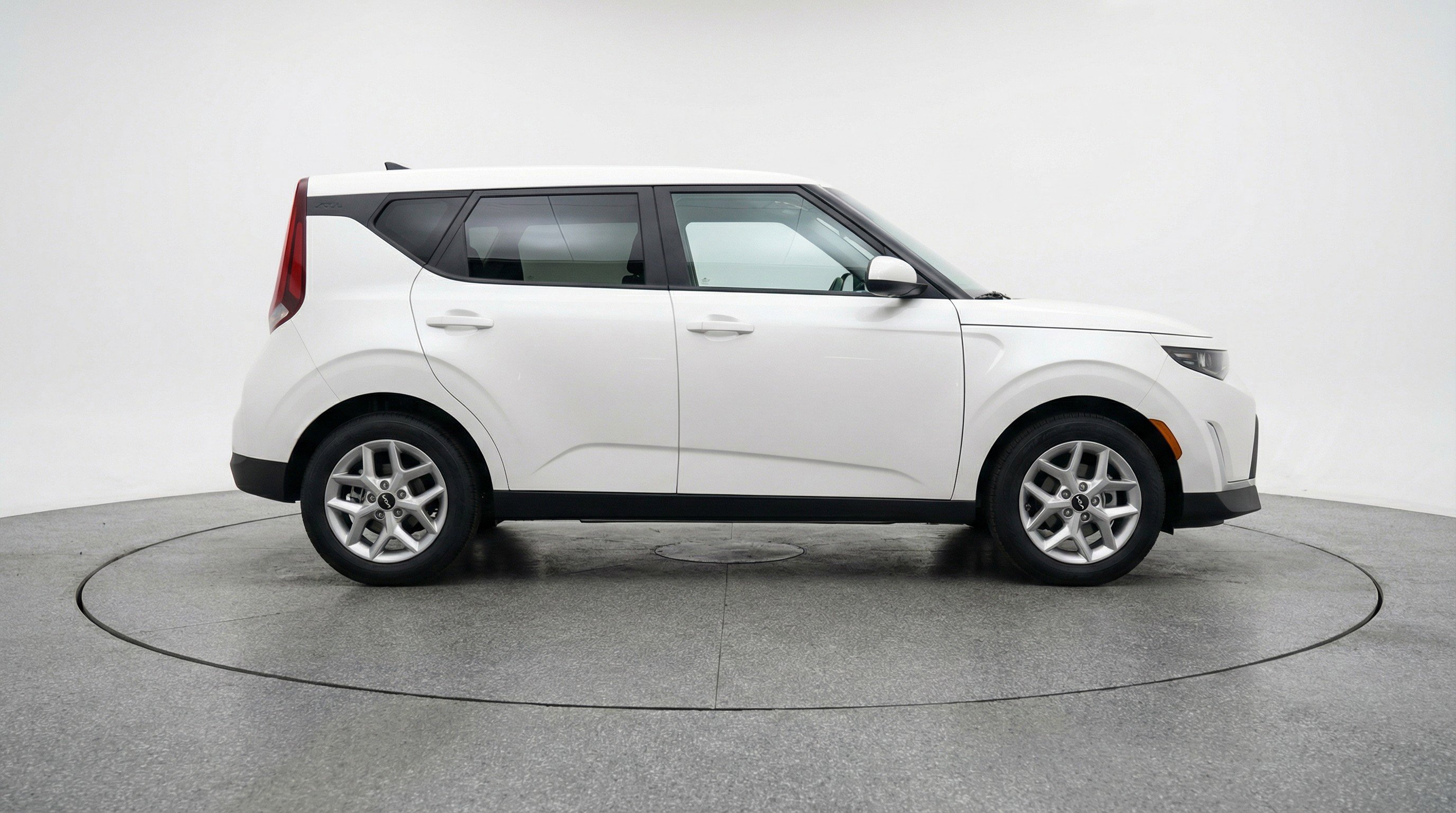 Used 2025 Kia Soul LX w/ LX Technology Package image 11