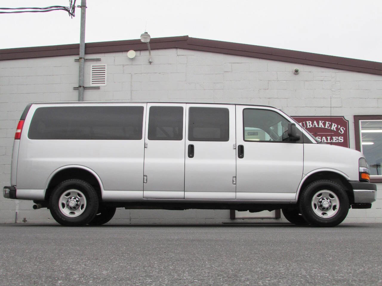 Used 2016 Chevrolet Express 3500 LT w/ LT Preferred Equipment Group RWD image 1