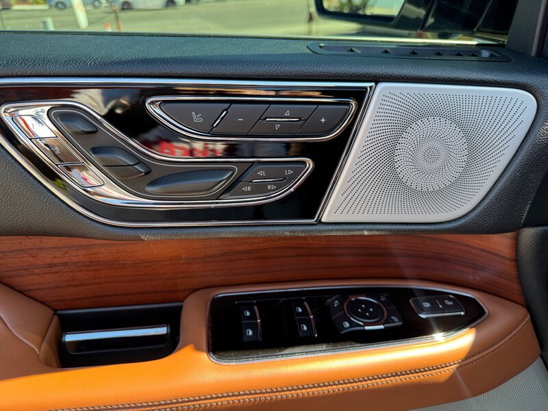 Used 2021 Lincoln Navigator L Reserve AWD/4WD image 25