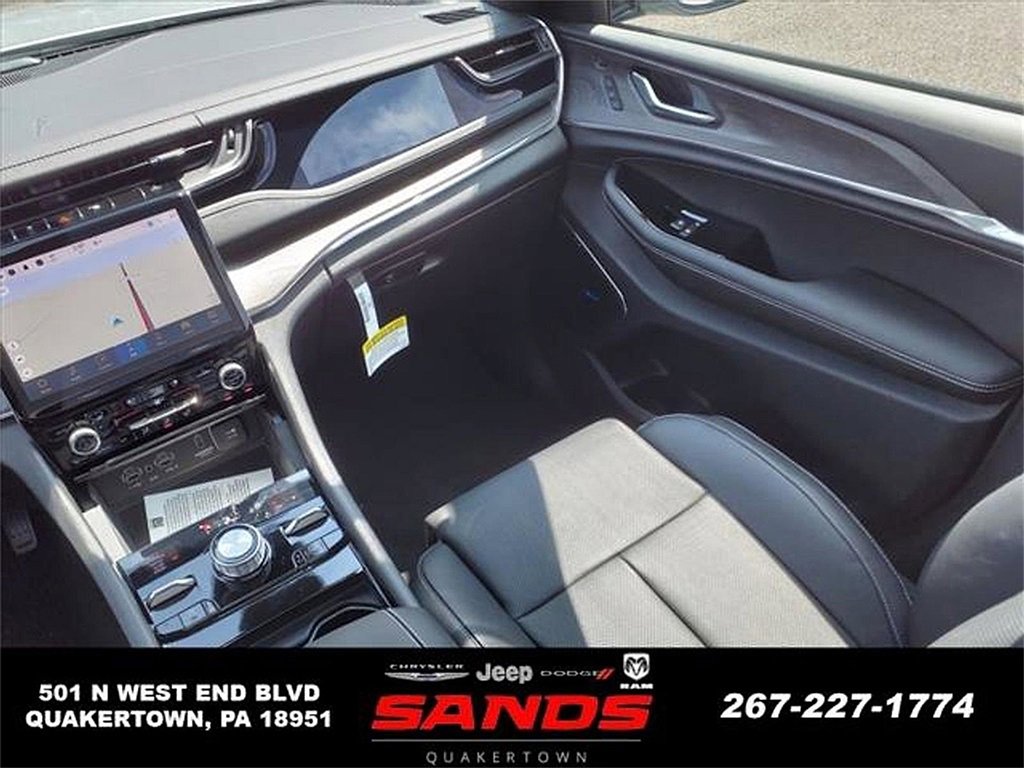 New 2023 Jeep Grand Cherokee Overland w/ Luxury Tech Group IV image 13