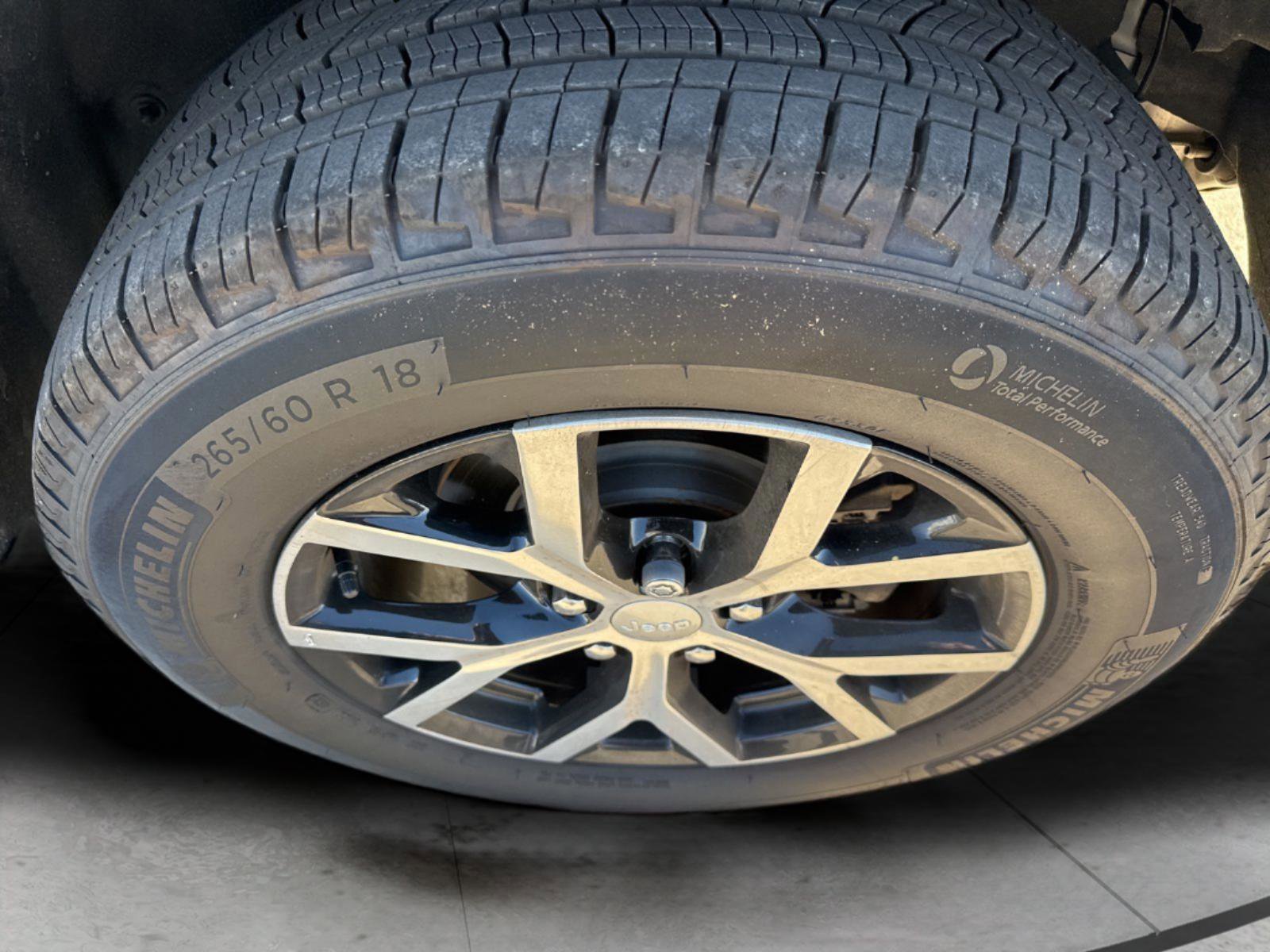 Certified 2024 Jeep Grand Cherokee Limited image 32