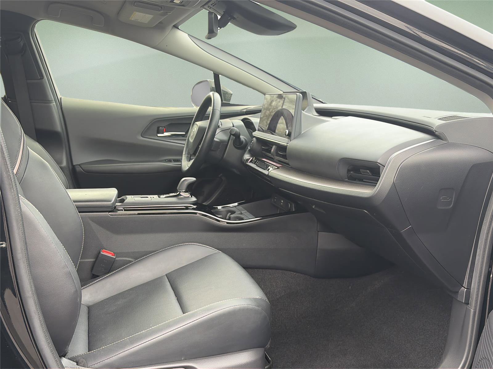 Used 2024 Toyota Prius XLE image 24