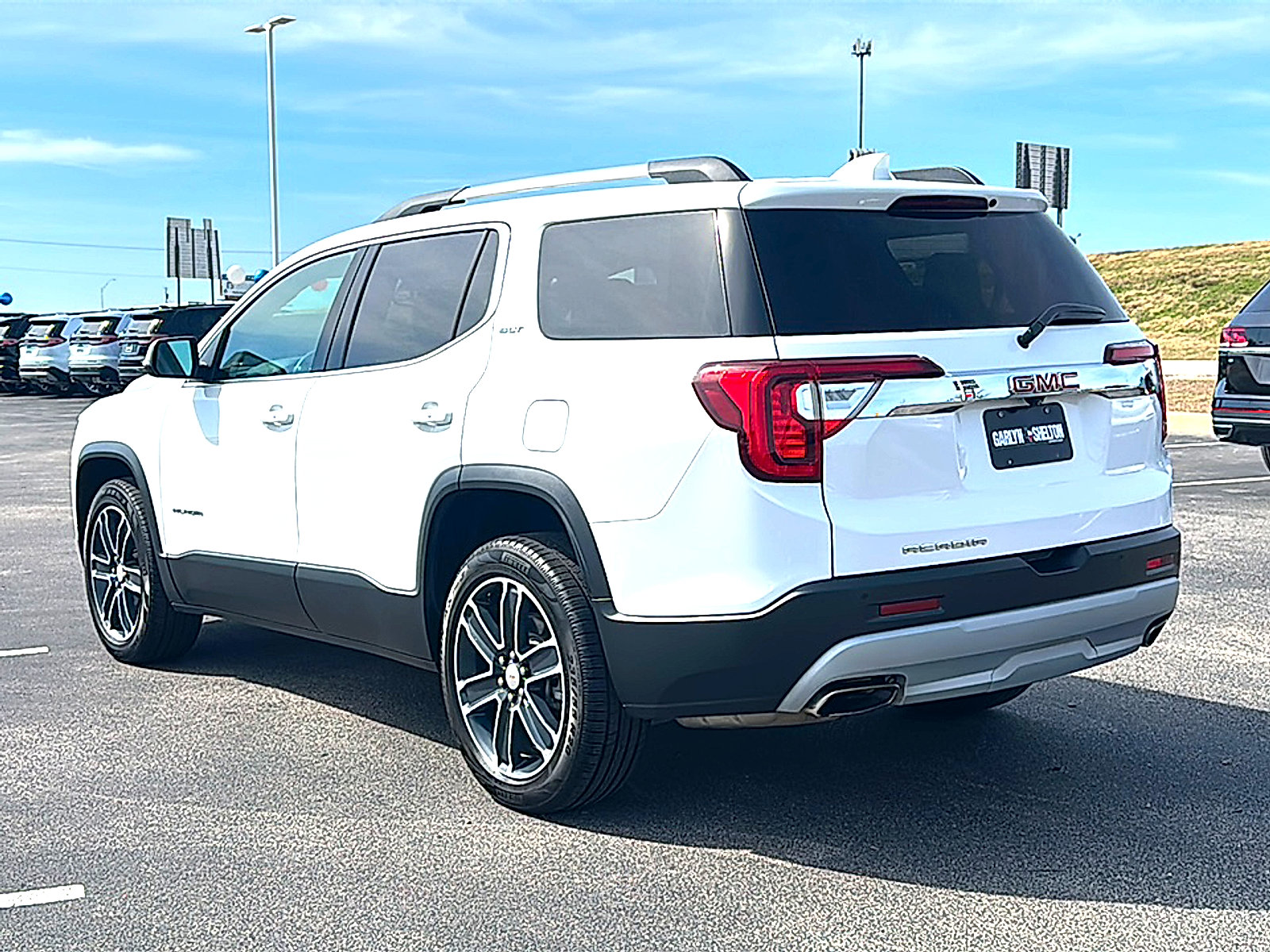 Used 2020 GMC Acadia SLT image 6