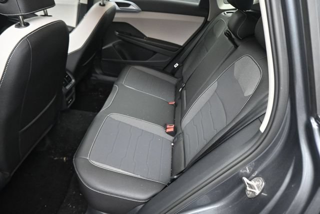 Used 2026 Volkswagen Taos SE FWD image 19