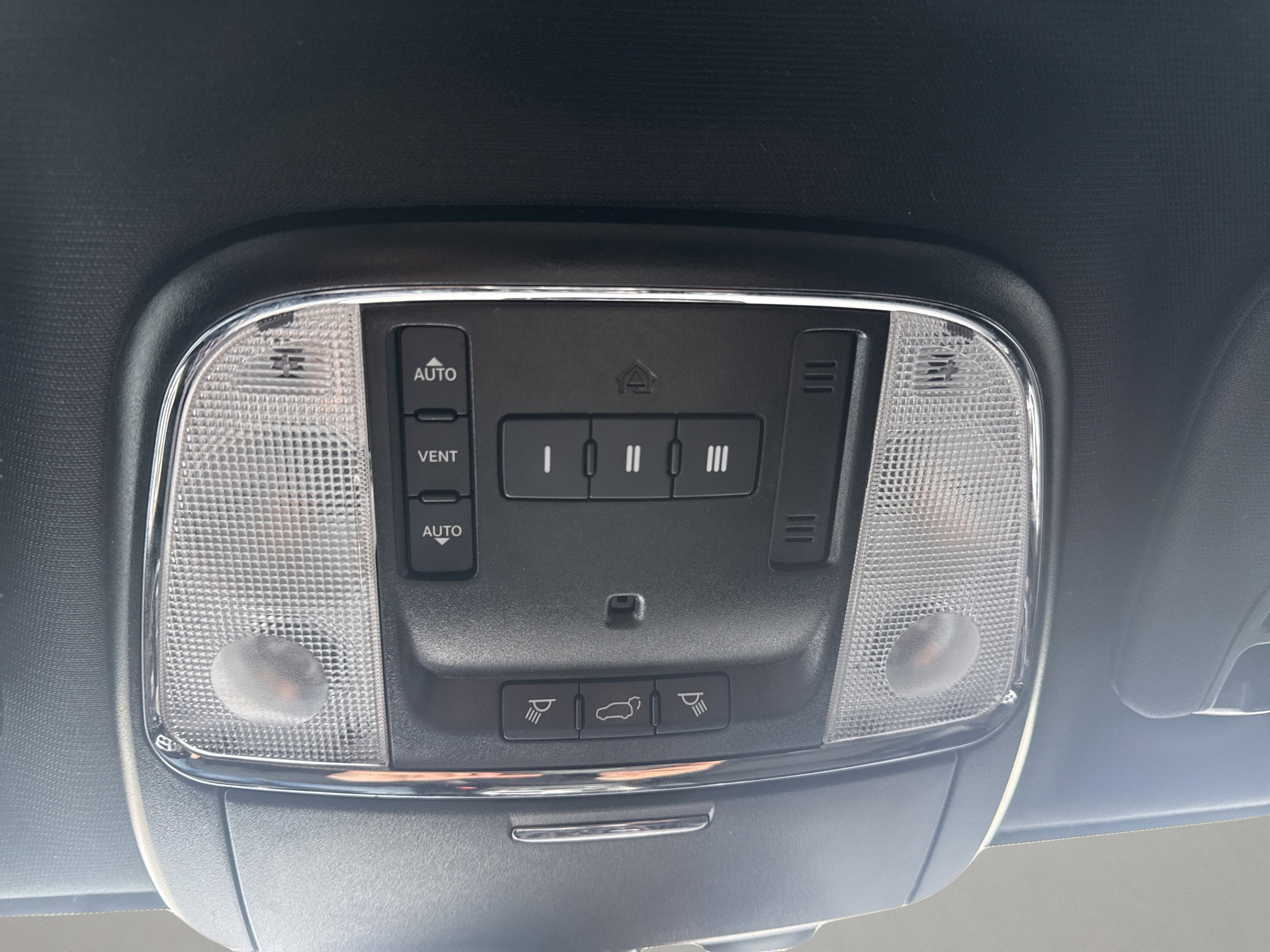 Used 2020 Jeep Grand Cherokee Altitude image 24