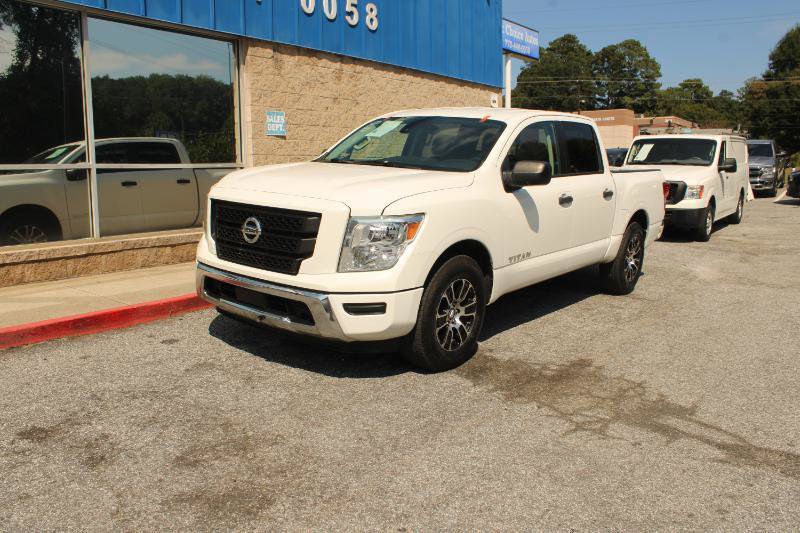 Used 2022 Nissan Titan SV RWD image 3