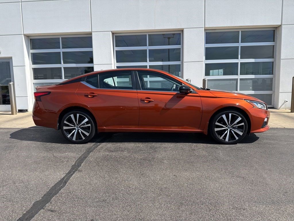 Used 2021 Nissan Altima 2.5 SR w/ SR Premium Package AWD/4WD image 3