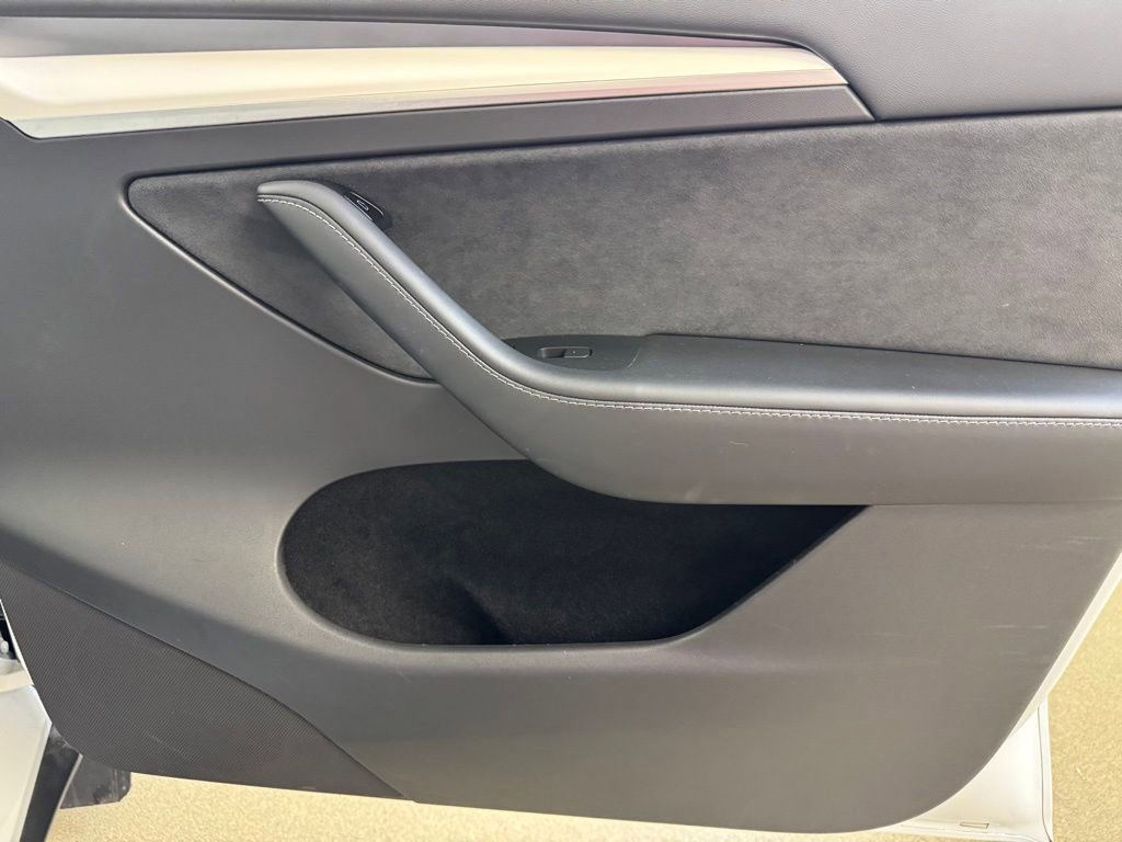 Used 2023 Tesla Model Y Long Range AWD/4WD image 30