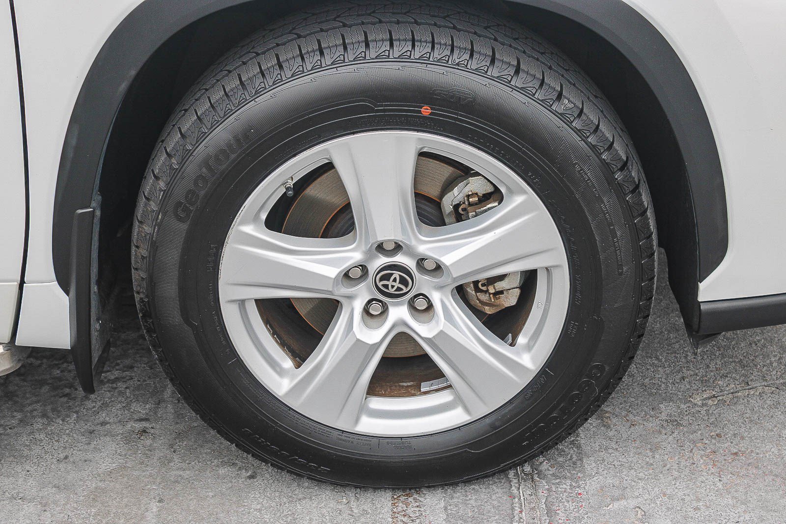 Used 2022 Toyota Highlander LE FWD image 11