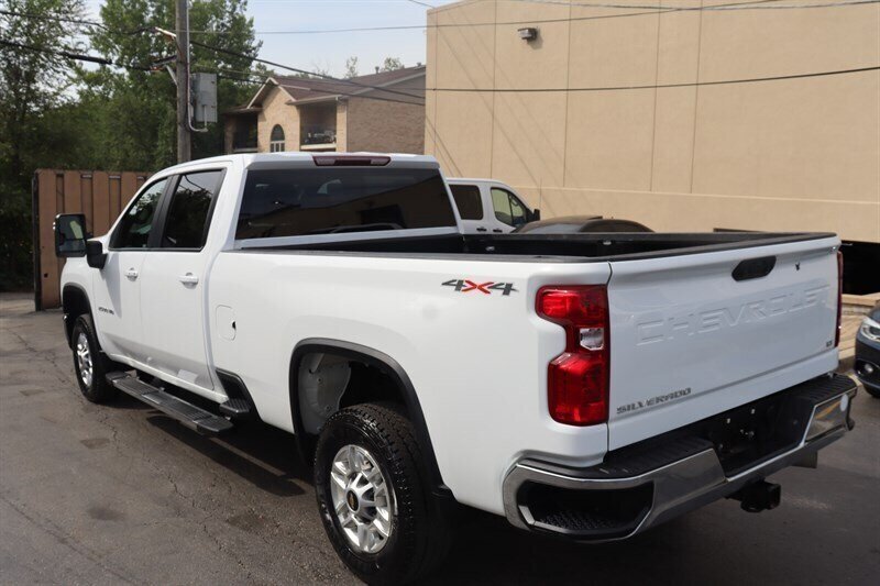 Used 2025 Chevrolet Silverado 2500 LT w/ Convenience Package AWD/4WD image 5