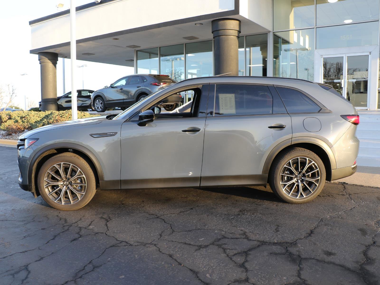 Certified 2025 MAZDA CX-70 Plug-In Hybrid w/ Premium Plus image 2