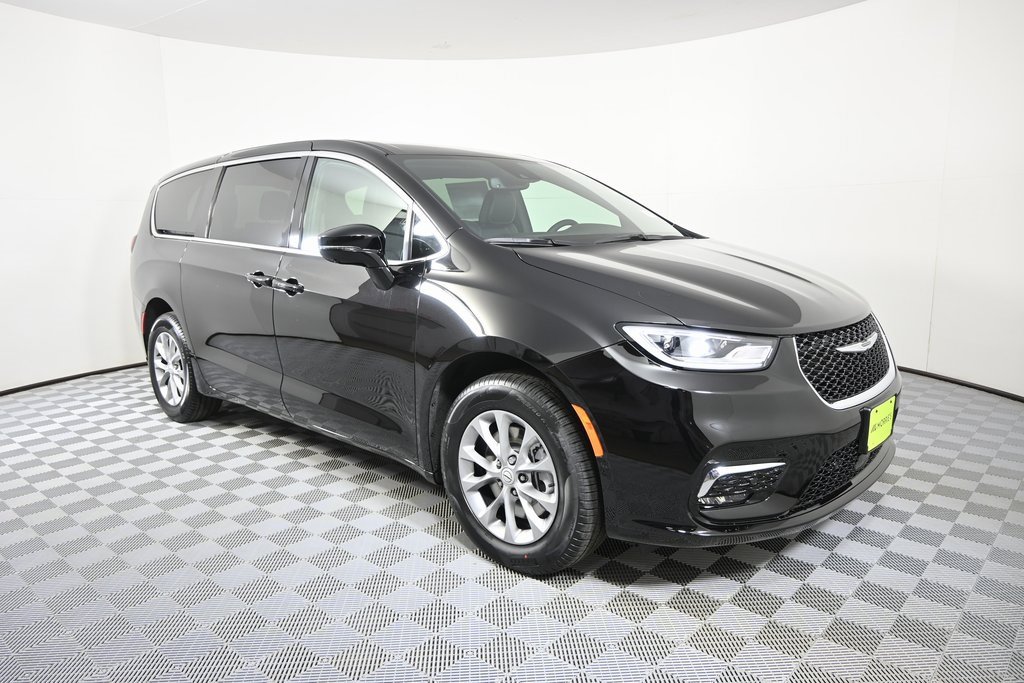 New 2026 Chrysler Pacifica Select image 9