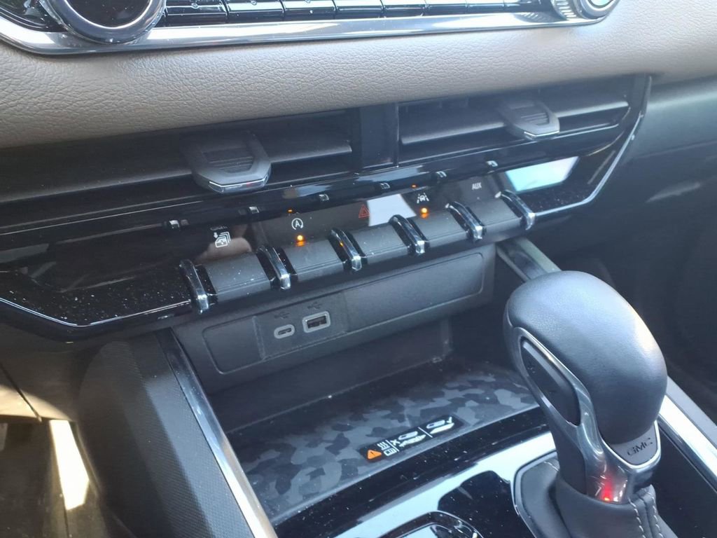 Used 2024 GMC Canyon Denali image 20